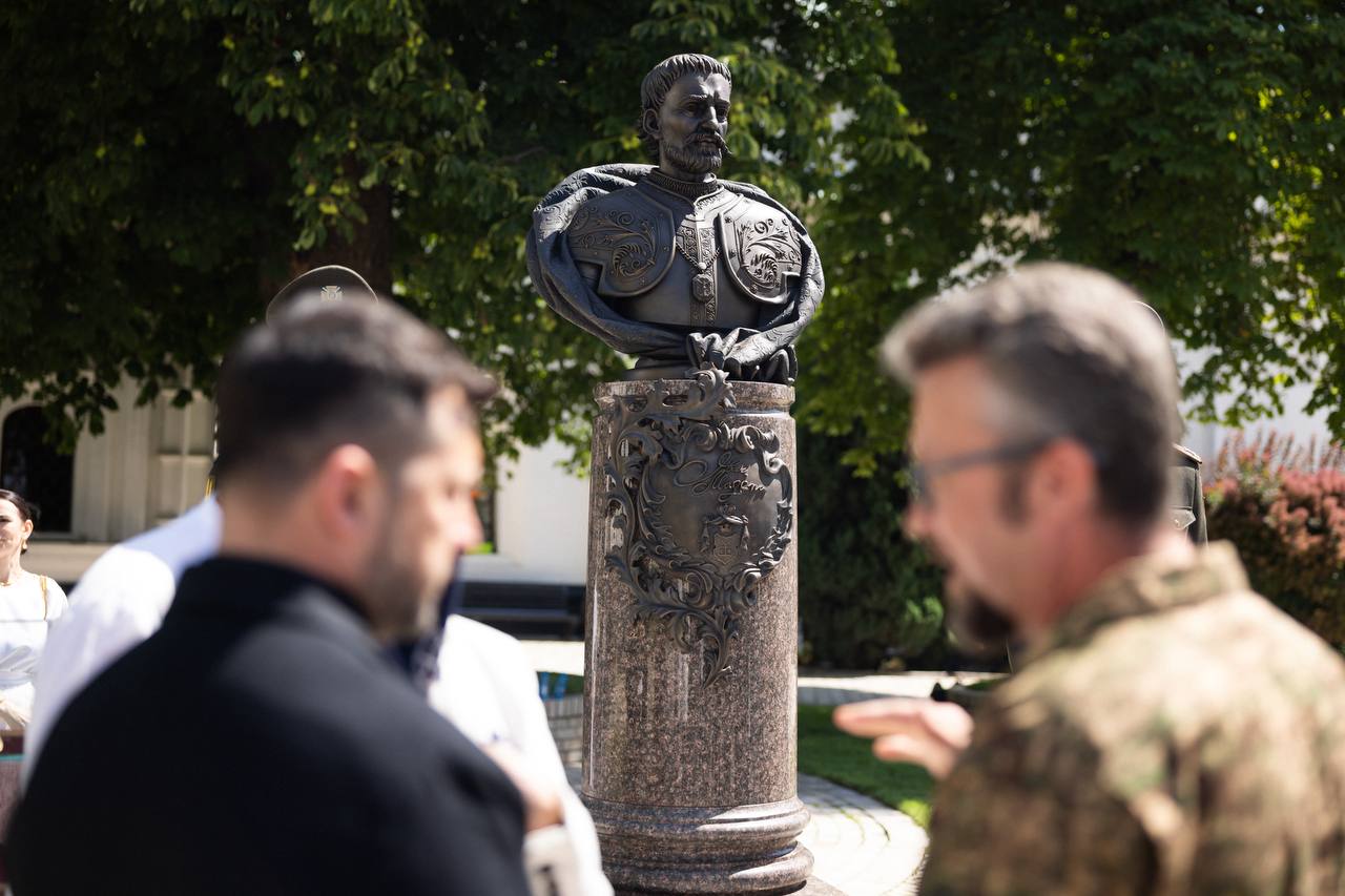 Там, де впав Ленін, може постати Мазепа: у Києві знову заговорили про пам’ятник гетьману