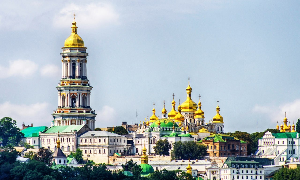 КМДА вимагає зупинити роботи на Князів Острозьких: забудова біля Лаври знову стала предметом конфлікту