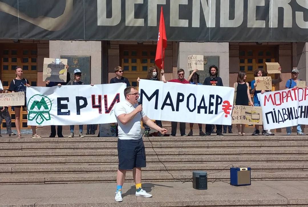 Кияни протестували під КМДА проти підвищення вартості проїзду до 30 гривень