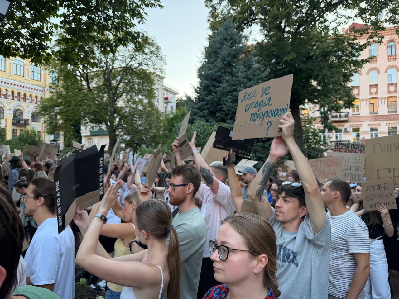 Третій день протестів: у Києві та регіонах вимагають повернути Михайла Федорова