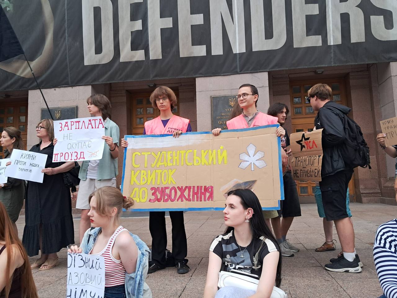 У день народження Кличка під КМДА вимагали скасувати подорожчання проїзду
